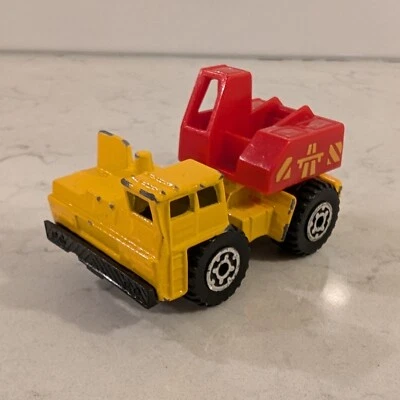 Vintage 1992-1994 Matchbox Mobile Crane 1:90 MB140 yellow & red NO BOOM/HOOK - Image 1 of 4