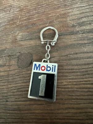 ANCIEN PORTE-CLE PETROLIER METAL EMAILLE MOBIL 1 - Photo 1/2