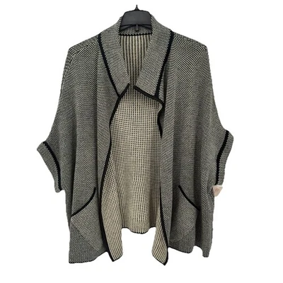 全新 Paige Danielle Cape 披肩毛衣 女式 均码 黑色 米色 针织 — 第 1/4 张图片