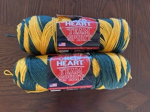 2 Knäuel Red Heart Team Spirit grün/gold #0948 Acryl Garn 5oz 4 Kammgarn NEU - Bild 1 von 6