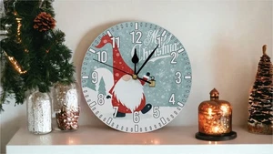 9" Weihnachten Deko Gonk Santa Festliche Wanduhr Xmas Design - Bild 1 von 5