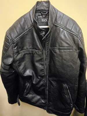 Chaqueta negra con hebilla de cuero sintético chaqueta negra/gris oscuro Foto 1 de 2