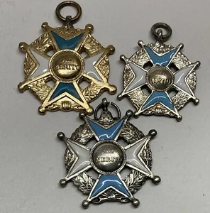 URUGUAY 1900 ́ ALTES LOT x3 ZUM VERDIENST "AL MERITO" BILDUNG KATHOLISCHES KREUZ MEDAILLEN - Bild 1 von 7