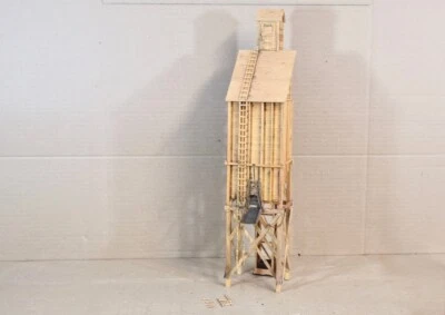 KIT BUILT O GAUGE AMERICAN OUTLINE WOODEN LOCOMOTIVE COALING STAGE ol - Image 1 of 4