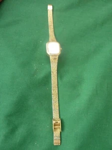 AVIA QUARTZ WATCH WITH GOLD TONE STRAP 840172 - Picture 1 of 7