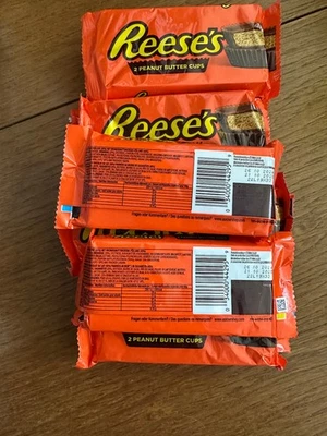 Reese's Peanut Butter Cups,  12 x 2er Pack  und Reeses pieces & R Dipped peanuts - Bild 1 von 3
