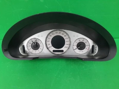 Mercedes-Benz E350 2007 grupos de instrumentos A2115400148 Foto 1 de 4