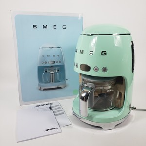 Revisión de la máquina de café Smeg Espresso: hermosa, amigable para  principiantes