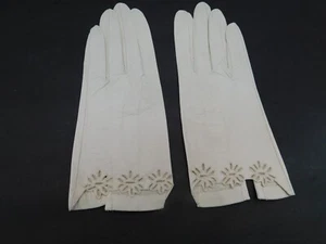 DESIGNER LADIES CREAM LEATHER  GLOVES W/ FLOWER CUTOUTS UNLINED SIZE 6.5 - Picture 1 of 4