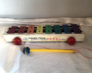 Vintage Fisher Price Pull a Tune Xylophon Musikspielzeug Vorschule mit Hammer. - Bild 1 von 5