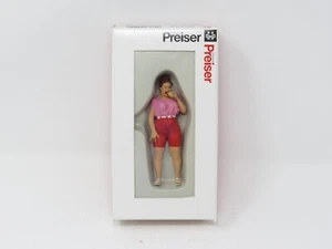 Preiser G 45502 Woman Eating Hot Dog Backyard BBQ Grille Lady People Figure - Bild 1 von 6