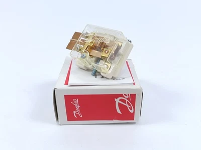 Danfoss 017-403066 Spare Part SPDT Switch - Image 1 of 4