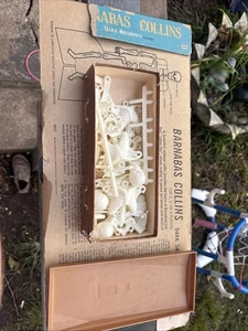 Barnabas Collins Dark Shadows Gioco Vintage Ricambi Bara Con Coperchio - Foto 1 di 10