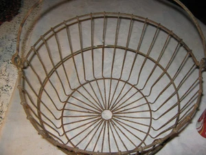 ANTIQUE COUNTRY PRIMITIVE WIRE GARDEN EGG GATHERING ART BASKET SEA CLAM QUAHOG - Picture 1 of 2