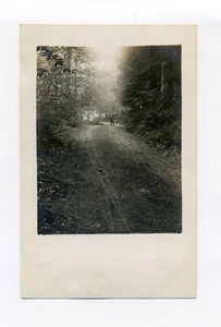 Foto postal Otis MA Mass RPPC, hombre de pie en camino rural de tierra, pistas de carro - Imagen 1 de 2