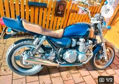 Kawasaki Zephyr 750 Motorrad - Bild 1 von 2