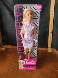 Mattel Barbie Fashionistas bambola #119 bionda rosa bianca abito floreale a righe nuovo con scatola - Foto 1 di 7