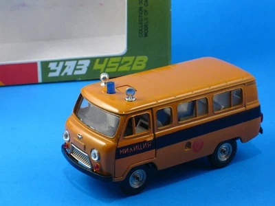 UAZ 452 POLICE 1990  [A41] - Image 1 of 4