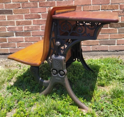 Antiguo Escritorio Escolar Infantil Madera Ornamentado Hierro Fundido Asiento Plegable Tinta Pozo Pat 1901 Foto 1 de 4
