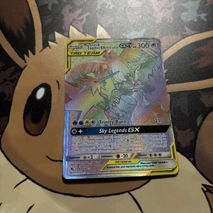 Juego de cartas coleccionables Pokémon Moltres Zapdos y Articuno Tag Team GX Hidden Fates 69/68 holográfico - Imagen 1 de 2