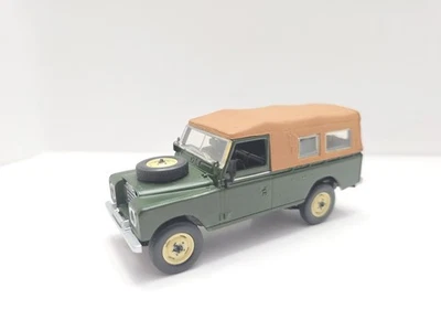 UNIVERSAL HOBBIES 1971 GREEN LAND ROVER SERIE III TAN SOFT TOP 1/43  - Image 1 of 4