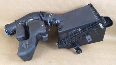 Toyota 4Runner FJ cruiser Air Cleaner filter box housing complete 17705-31381 - Image 1 of 4