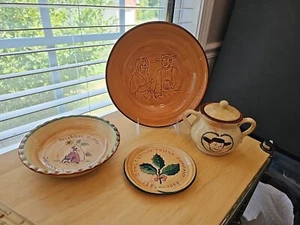 Menge 4 Stck Pennsbury Keramik 9" & 6" Schüsseln, Zuckerdose mit Deckel, 4 7/8" Teller - Bild 1 von 7