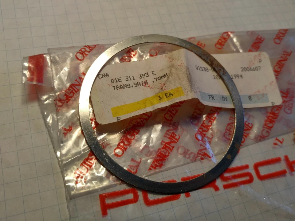 NUEVO ORIGINAL GENUINO EJE DE TRANSMISIÓN PORSCHE 968 0,7 mm ANILLO DE CUÑA ESPACIADORA Foto 1 de 2