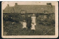 SWALLOW & CO LEEDS RP POSTCARD FOUR YOUNG SISTERS IN A POOR RURAL SETTING C1908