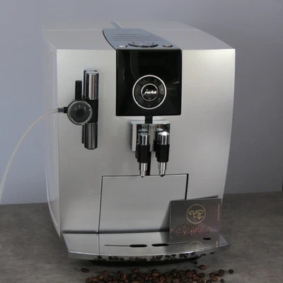 ~~ Jura J9  J9.2 Kaffeevollautomat in  platin  One Touch Funktion! ~~ - Bild 1 von 4