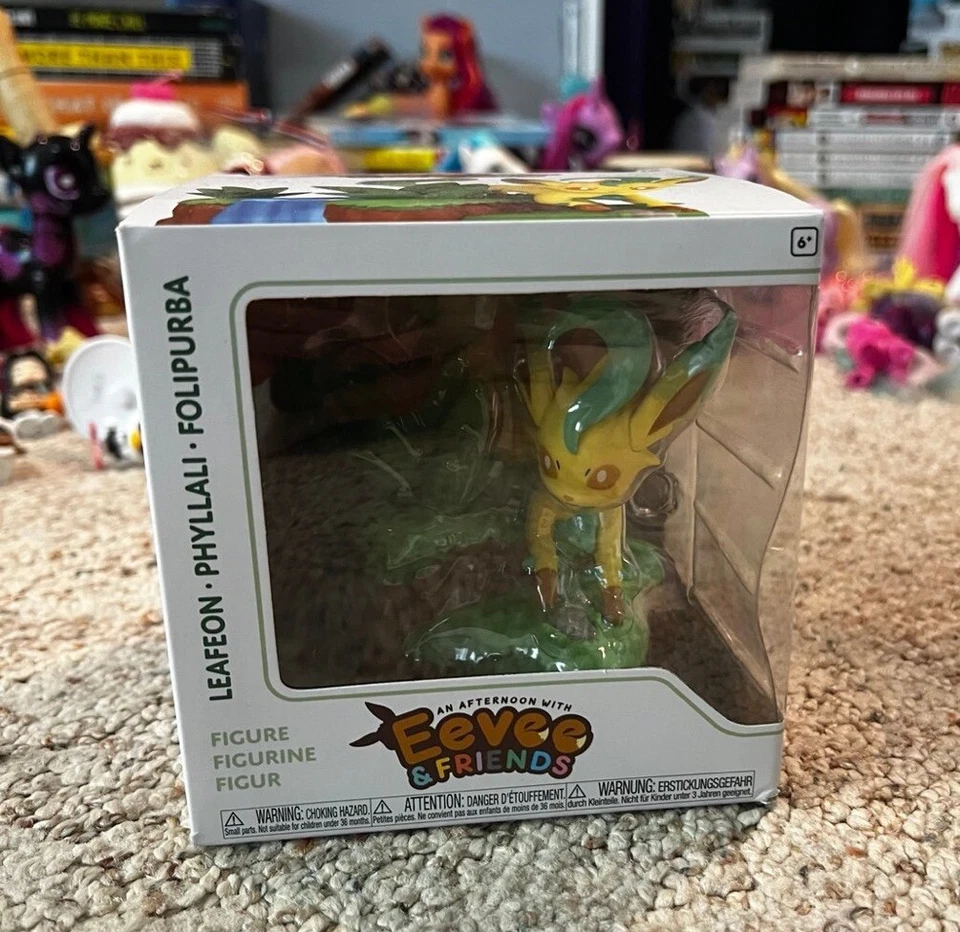 Estatua de eevee y amigos Leafeon Foto 1 de 2