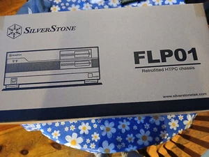 SilverStone PC Computer Case FLP01 HTPC Retrofit Chassis SST-FLP01W Bianco NUOVO! - Foto 1 di 12