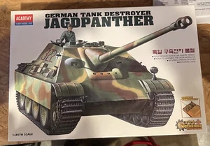 Academy German Tanque Destructor Jagdpanther Modelo Kit 1339 1/25 Iniciado Incompleto - Imagen 1 de 19