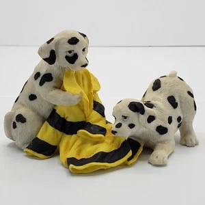 Verspielte Dalmatiner Welpen Keramik Figur mit Feuerwehrmann Jacke Westland Nr 3217 - Bild 1 von 10