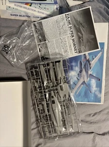 Hasegawa 1/72 F/A-18F Super Hornet US Navy Carrier Fighter Twin Seat Model Kit - Bild 1 von 3