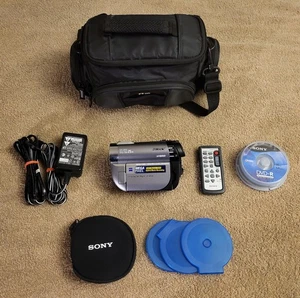 Sony Handycam Hybrid DCR-DVD710 DVD, Flash Media Camcorder - Bild 1 von 19