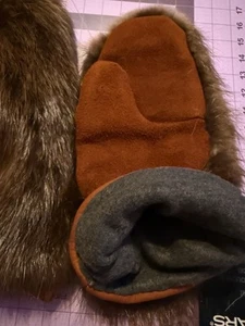 Beaver Mittens - Picture 1 of 2