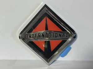 NAVISTAR INTERNATIONAL 2048 DIAMOND PRODUCT GRAPHIC GRILLE EMBLEM HOOD ORNAMENT - Picture 1 of 2