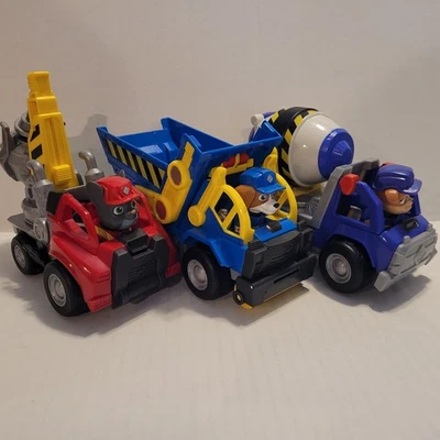 PAW PATROL RUBBLE’S CREW Wheeler, Mix, & Charger Vehicles & Figures - Image 1 of 4