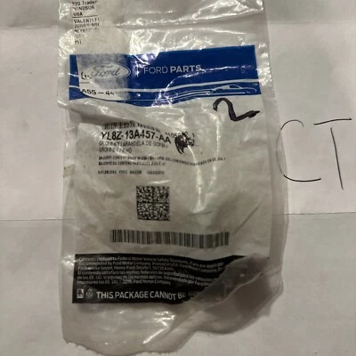 Conjunto de ojal de lámpara trasera Lincoln 2017-2019 OEM Ford genuino Yl8Z13A457AA (2) Foto 1 de 2