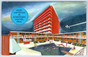 Tarjeta postal 1967 Hotel Lawtonian Lawton Oklahoma Ok piscina buceo acción - Imagen 1 de 2