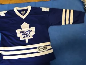 Kids Size S/M Reebok Toronto Maple Leafs Jersey Used- Great condition - Picture 1 of 10