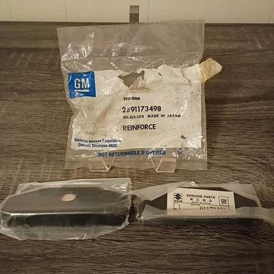 Piezas Suzuki 89125-66A00 NUEVO Genuino GM 91173498 Refuerzo Nuevo de Colección Raro Foto 1 de 2