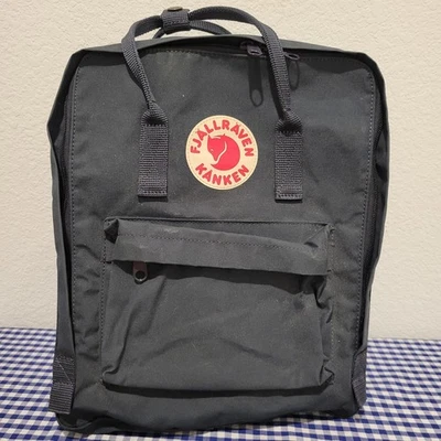 Zaino unisex FJALLRAVEN KANKEN originale NERO 23510 - Immagine 1 di 4