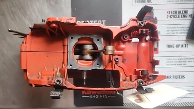 Conjunto de cárter Jonsered 2156 2159 cs2159 usado OEM con engrasador y engranaje Foto 1 de 4