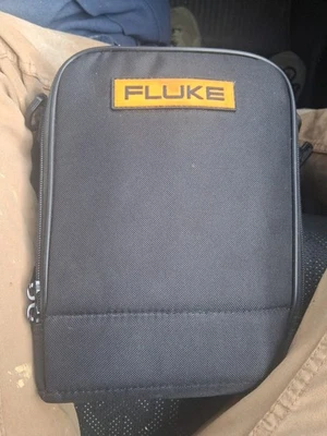 Calibrador de bucle de precisión Fluke 709H con comunicaciones HART Foto 1 de 3