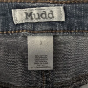#Mudd Juniors Jeans Size 9 medium Wash Skinny Stretch distressed legs - Picture 1 of 11