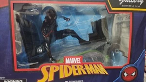 SPIDER-MAN:MILES MORALES - MARVEL GALLERY - STATUA PVC DIORAMA - DIAMOND SELECT - Foto 1 di 3