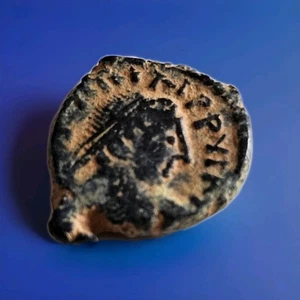 Moeda do Império Bizantino - Justiniano I (527-565). Meio Follis. Constantinople - Imagen 1 de 4