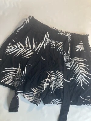 MAURICES Stretch Tie Waist Black & White Print Casual Shorts Women's Size XSmall - Image 1 of 4